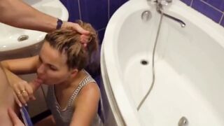 Nel culo e poi in bocca la riempio di sperma