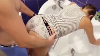 Nel culo e poi in bocca la riempio di sperma