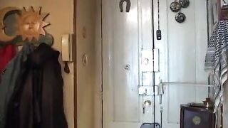 La rossa tradita dal marito si consola col fratello