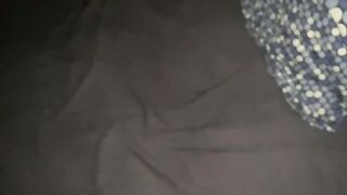 Troia con cornuto al telefono e pompino all'amante