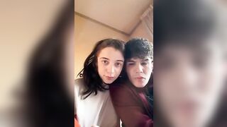 Anteprima del video: Diciannovenne con amico in cam