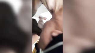 Sbocchino il cazzo trans bevo la sborra sparata in bocca