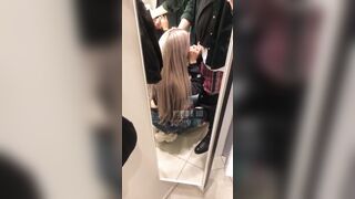 Pompino nella jeanseria con il suo fidanzato