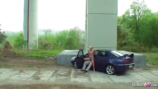 Calda battona biondina catturata in strada