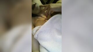 Napoletana tettona fuma ed esce le zinne