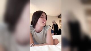 Calippo Tour - Video Porno Pompino ad un ragazzo disabile