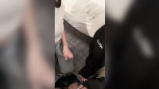 Calippo Tour - Video Porno Pompino ad un ragazzo disabile