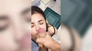 Studentessa italiana vuole tutto lo sperma in faccia