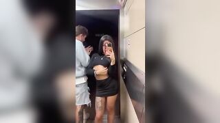 Anteprima del video: Beccata dal suo ragazzo a mandare foto ai fan