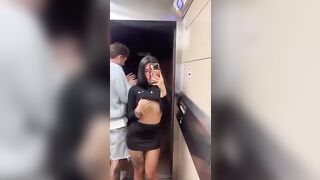 Beccata dal suo ragazzo a mandare foto ai fan