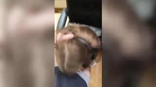 Diciannovenne italiana sbocchina un grosso pisello duro