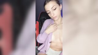 Selfie alle tette mentre è in live su tiktok