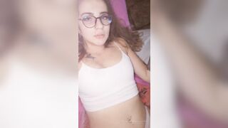 Studentessa liceale si spinella e si masturba