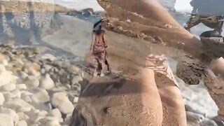 Moglie fa la troia per i guardoni e per il marito cornuto