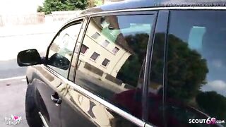 Simpatica battona rossa tatuata trombata in auto