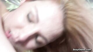 Ragazza scopata da nonno massaggiatore