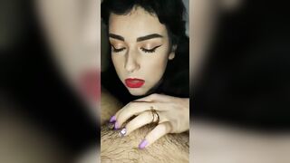 In auto la mia zoccola che lo succhia