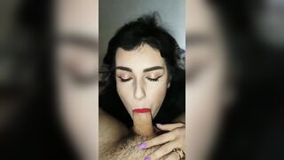 In auto la mia zoccola che lo succhia