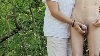 Sega breve estiva all'aperto con parecchia gettata di sborra