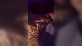 Al settimo mese di gravidanza lei non ce la fa più di stare senza uccello