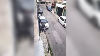 Anteprima del video: Il negro beccato a scopare come una scimmia per strada