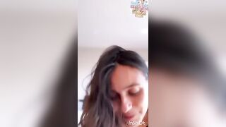 Ragazza italiana porca succhia cazzo e palle e poi cavalca da brava porca