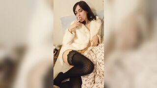 Pacche sul culo della sua troia  arrapata