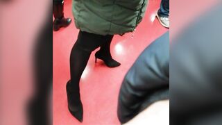Anteprima del video: Milf con scarpe col tacco...