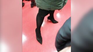 Milf con scarpe col tacco...