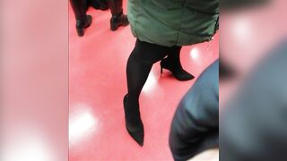 Milf con scarpe col tacco...