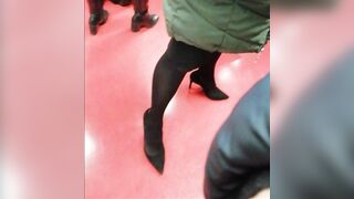 Milf con scarpe col tacco...