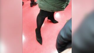 Milf con scarpe col tacco...