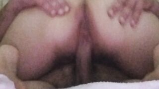 Ricevendo un bel cazzo nella mia fica con tanta crema