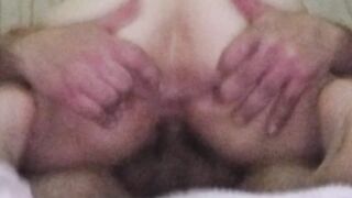 Ricevendo un bel cazzo nella mia fica con tanta crema