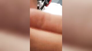 Porno amatoriale sega in motorino per giovane coppia di studenti