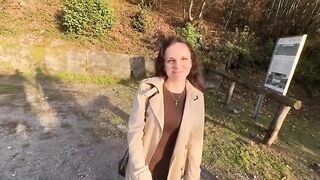 Italiana troia si fa scopare sulla mia nuova auto