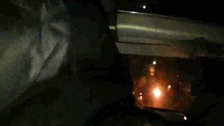 Nonna di 78 anni in vacanza lo prende in bocca e si fa un bel ditalino e viene