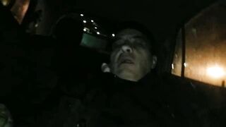 Nonna di 78 anni in vacanza lo prende in bocca e si fa un bel ditalino e viene