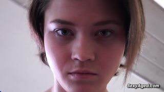 Teen tettona scopata da un vecchio