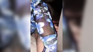 In uscita con la mia puttana la faccio trombare dai guardoni