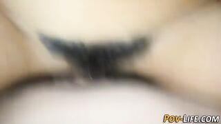 La giovane e simpatica troietta inghiotte !