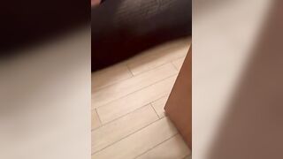 Cornuto riprende il bull mentre lecca e succhia la fica di sua moglie