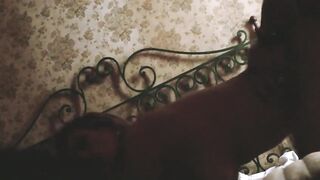 Mia moglie CHE PORCA ! Si Fa scopare in camera di mia suocera !