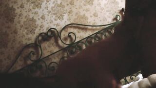 Mia moglie CHE PORCA ! Si Fa scopare in camera di mia suocera !