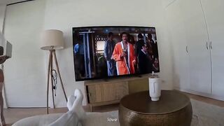 Umilia suo marito mostrandogli il video delle corna