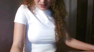 VUO IVEDERE COME SONO RICCI I PELI DELLA MIA FICA ?