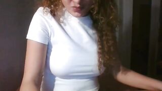 VUO IVEDERE COME SONO RICCI I PELI DELLA MIA FICA ?