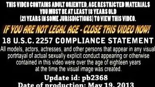 2 puttanieri scopano una giovane battona in strada