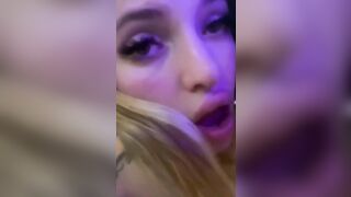 Bionda tettona brava a succhiare cazzi