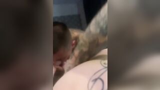 Bionda tettona brava a succhiare cazzi